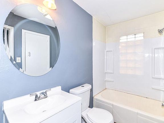 3rd image of 630 W 41st St #630