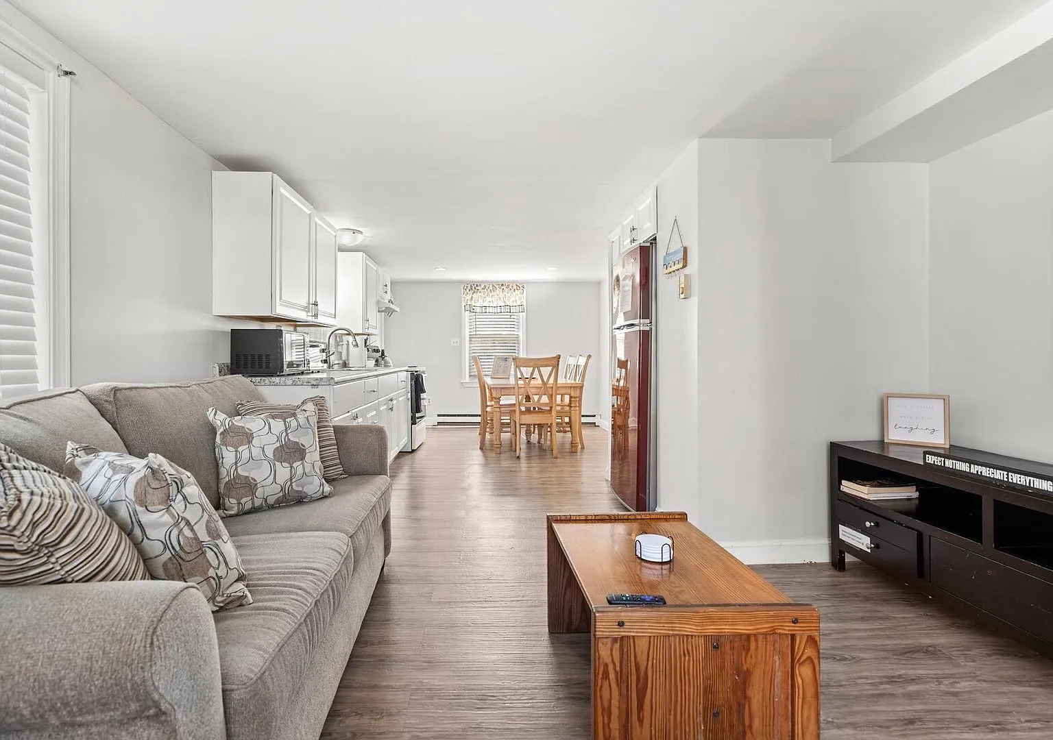 8 Commonwealth Ave — Photo 1