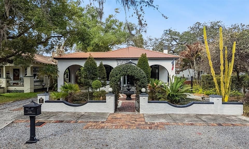 1st image of 926 E SHADOWLAWN AVENUE