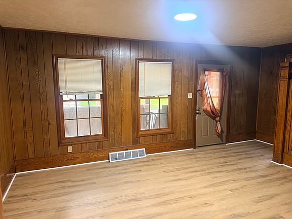 4th image of 881 Chalker St
