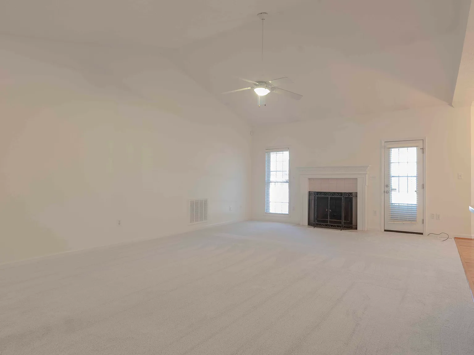 3 bed, 1954 sqft, $2,100 — Photo 4