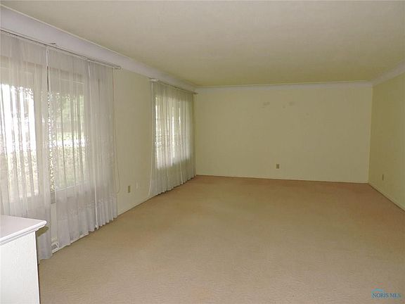 5th image of 3729 N Beverly Hills Dr