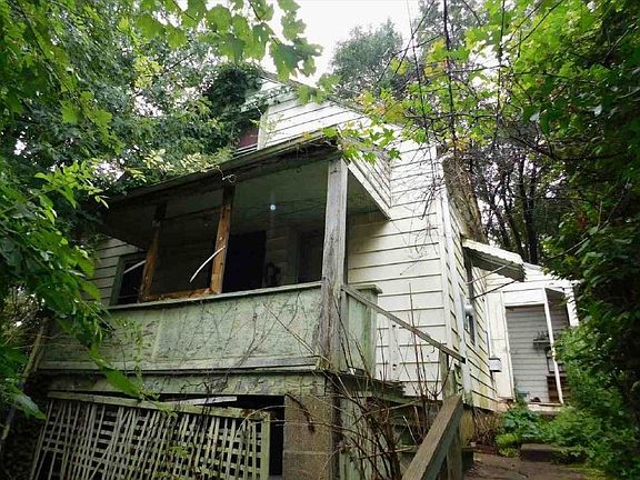 2nd image of 437 Warwick Ave