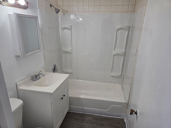 2nd image of 801 E Division St APT 5