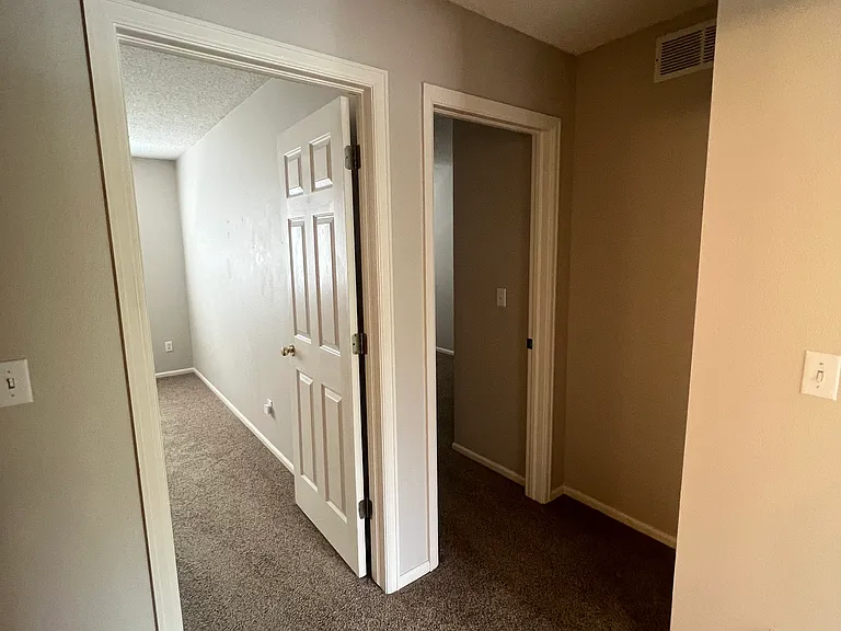 9880 Castle Ridge Cir — Photo 8