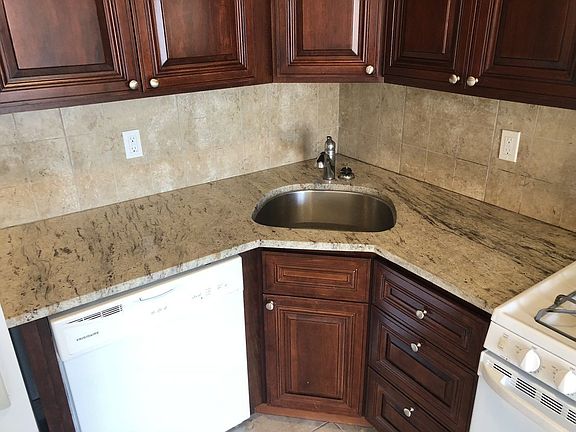 3rd image of 3156 37th St