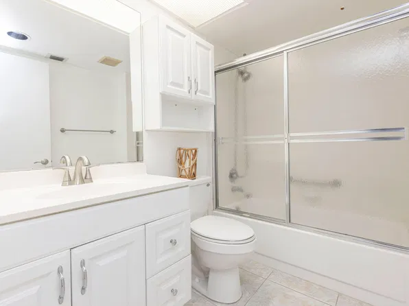 1000 SW 125th Ave APT 207N, Pembroke Pines, FL 33027