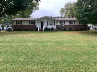 220 McCarter Dr, Wellford, SC 29385