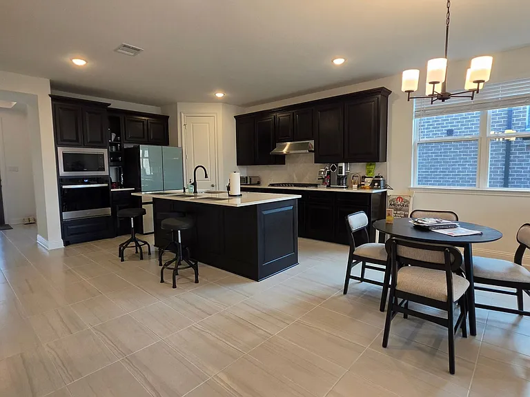1513 Larson Ln — Photo 11
