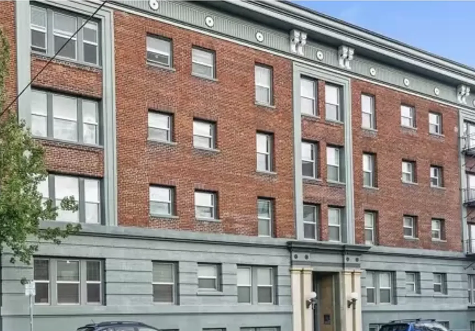 Historic Charm in the Heart of NW Portland | Studio with In-Unit W/D! Move In Special August Rent... — Photo 2