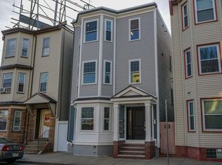 170 Paris St #3, Boston, MA 02128