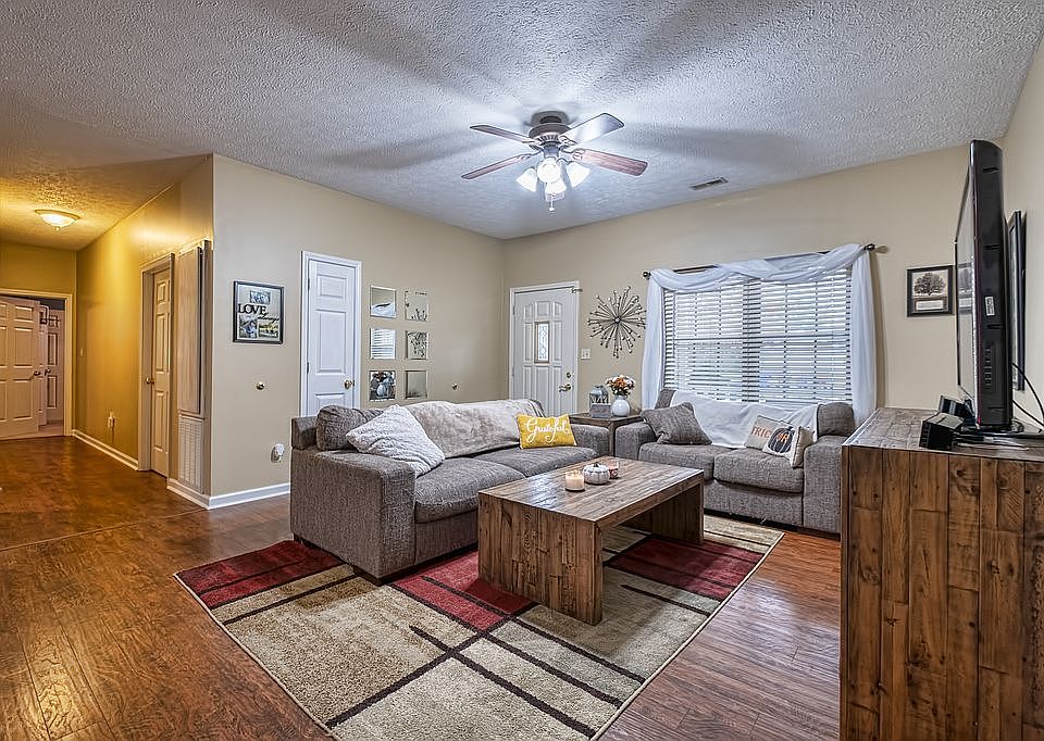 1st image of 104 Pleasant Dr