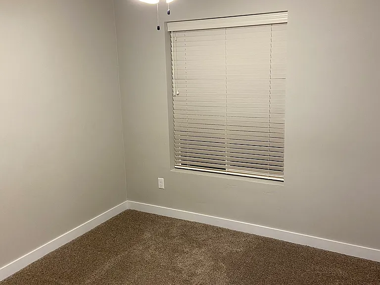 689 S 75 E #8 — Photo 3