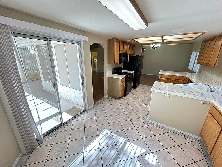 4552 Bradpoint Dr — Photo 15