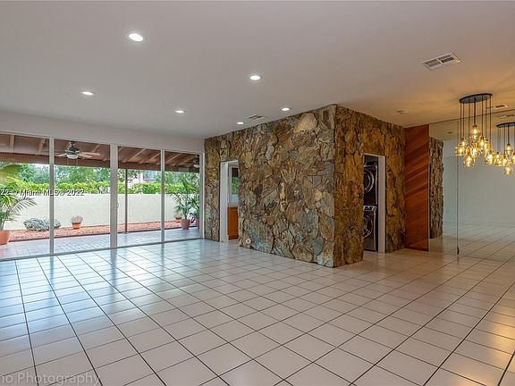 5th image of 9131 Fontainebleau Blvd APT 1