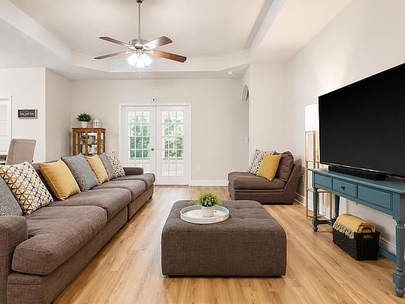 4th image of 446 Mango Ln
