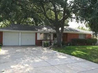 1216 Cavender Dr, Hurst, TX 76053
