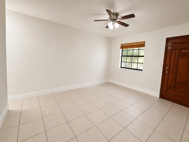 525 SW 78th Ct — Photo 7