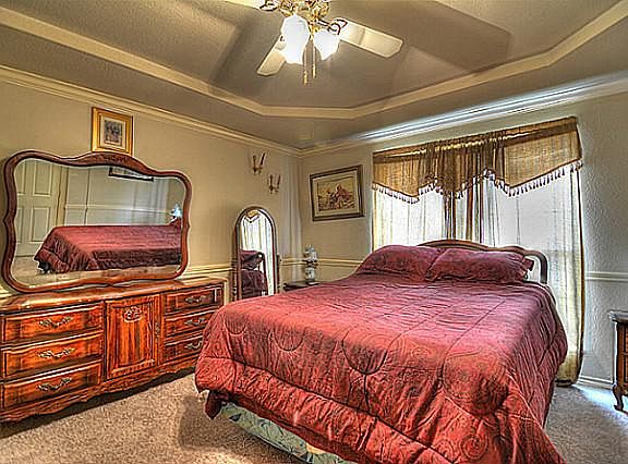 5th image of 1412 Knob Hill Dr