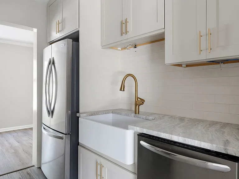 664 Swinton Ct — Photo 10