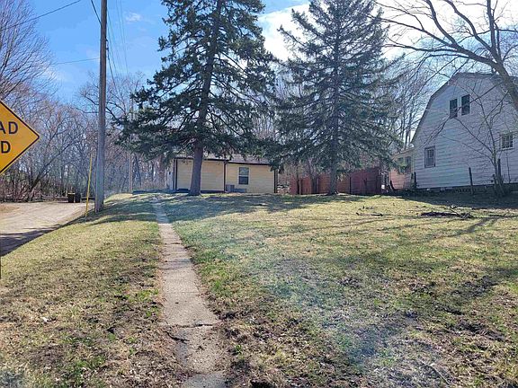 3rd image of 1800 S Maple St
