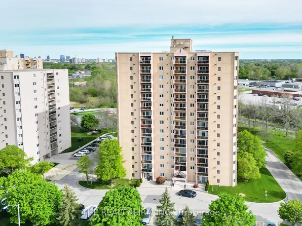860 Commissioners Rd E #907, London, ON N6C 5Y8