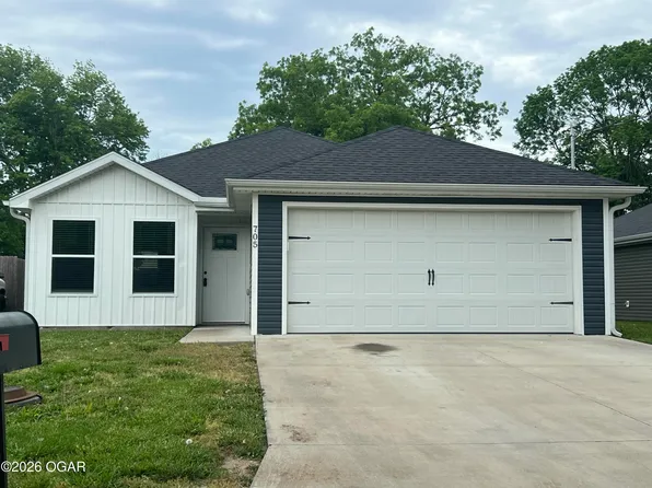 705 N Washington St, Carterville, MO 64835