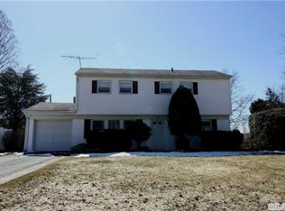 12 Clarissa Ln, Commack, NY 11725