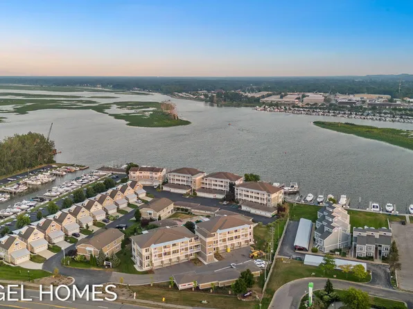 930 W Savidge St #5, Spring Lake, MI 49456