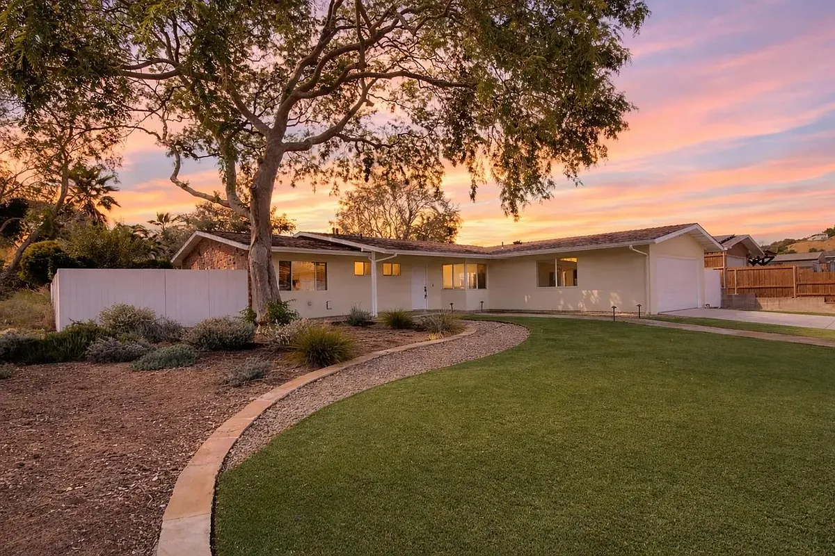 Building Photo - 313 Calor Dr