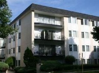 715 Ridge Rd APT 1D, Wilmette, IL 60091