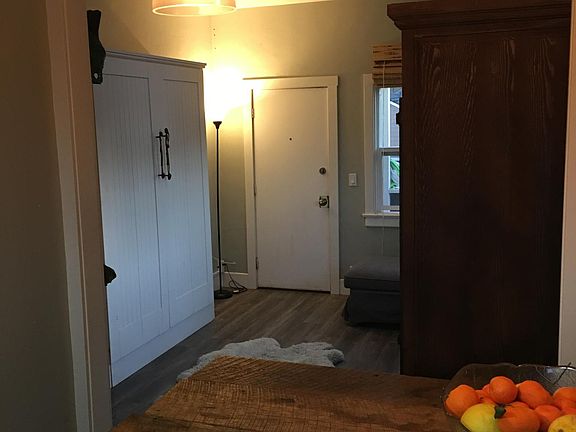 4th image of 820 Portsmouth Ct