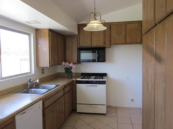 Beautiful Kitchen Overlooking Large Yard