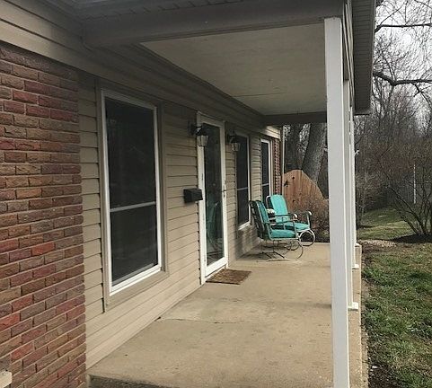 3rd image of 516 Rosary Dr