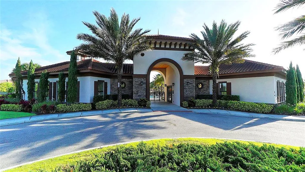 4 bed, 2.0 bath, 1939 sqft, $2,290 — Photo 4