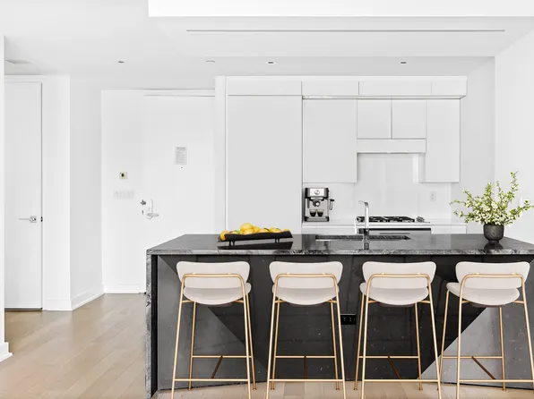 400 Park Avenue South image 2 of 15