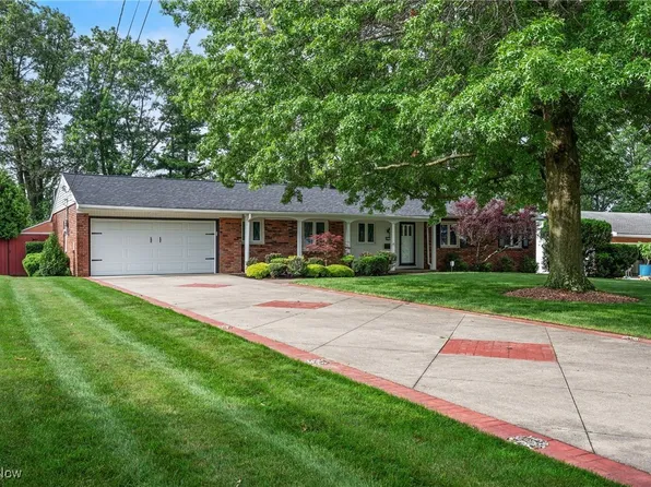 3612 Vezber Dr, Seven Hills, OH 44131