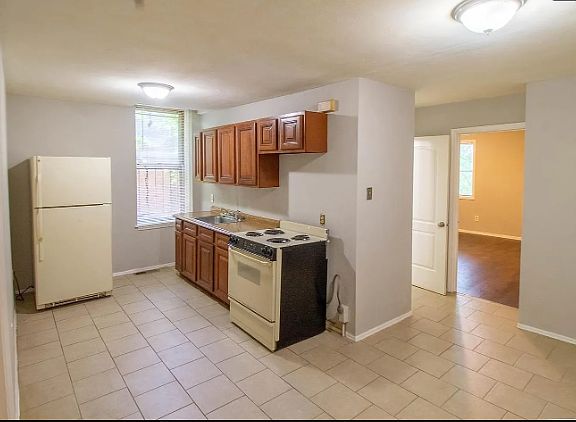 5th image of 4223 Blaine Ave #1F