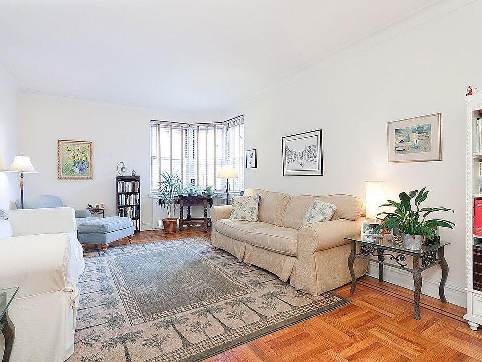 2nd image of 1815 Foster Ave Unit 6D