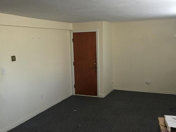 3rd image of 518 Hancock St #B