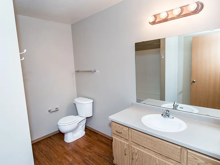 Charlotte Court Apartments — Photo 32