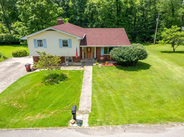 1130 Radford Dr, Russell, KY 41169