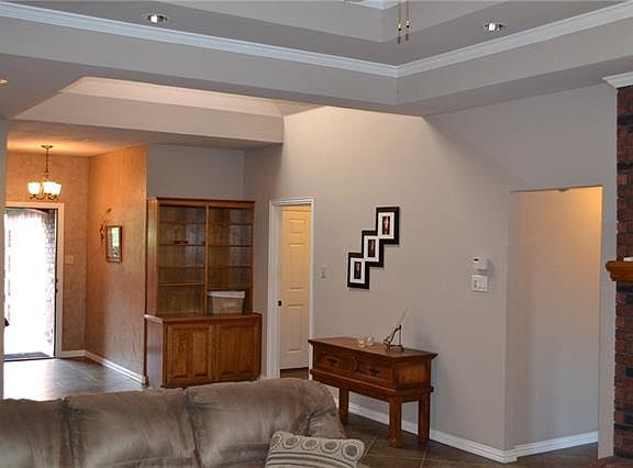 4th image of 7116 Lincoln Dr