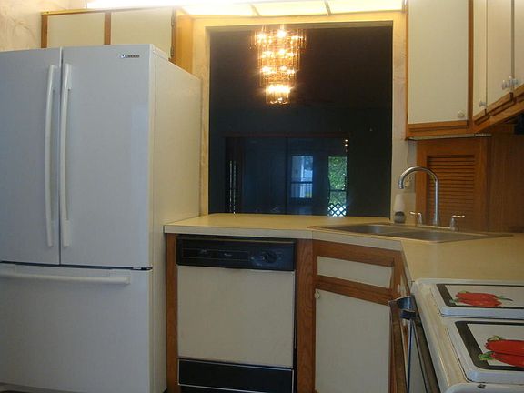 5th image of 2641 Gately Dr #301