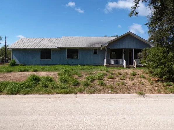 1603 HACKBERRY ST, Three Rivers, TX 78071
