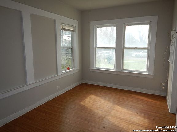3rd image of 2719 W Cesar E Chavez Blvd APT 3