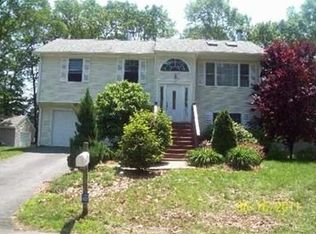 34 Spring Dr, Johnston, RI 02919