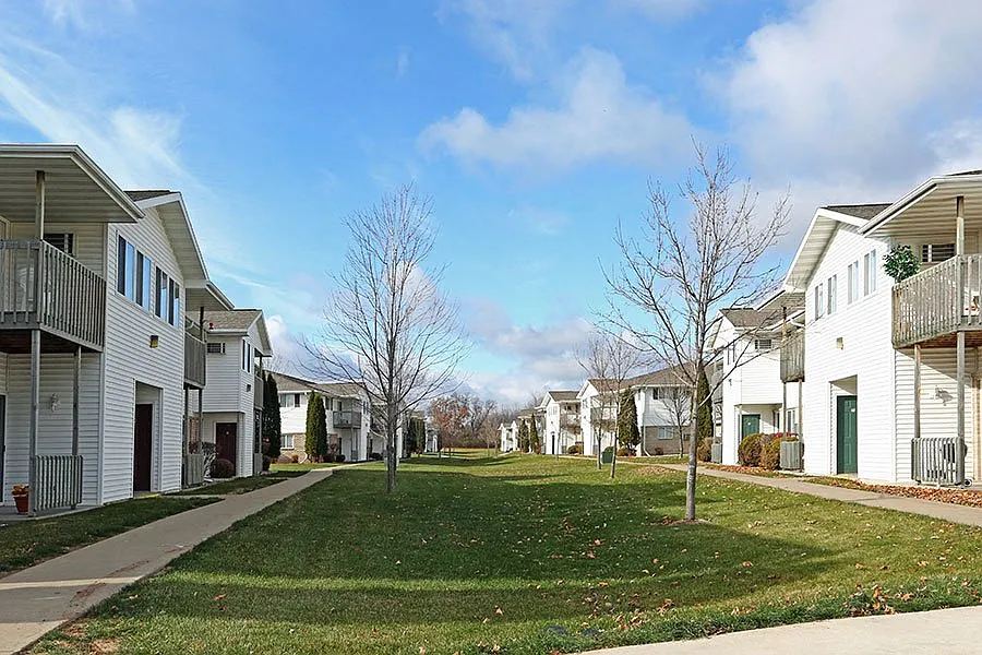 BREEZEWOOD APARTMENTS