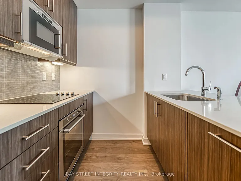 297 College St #805 — Photo 5