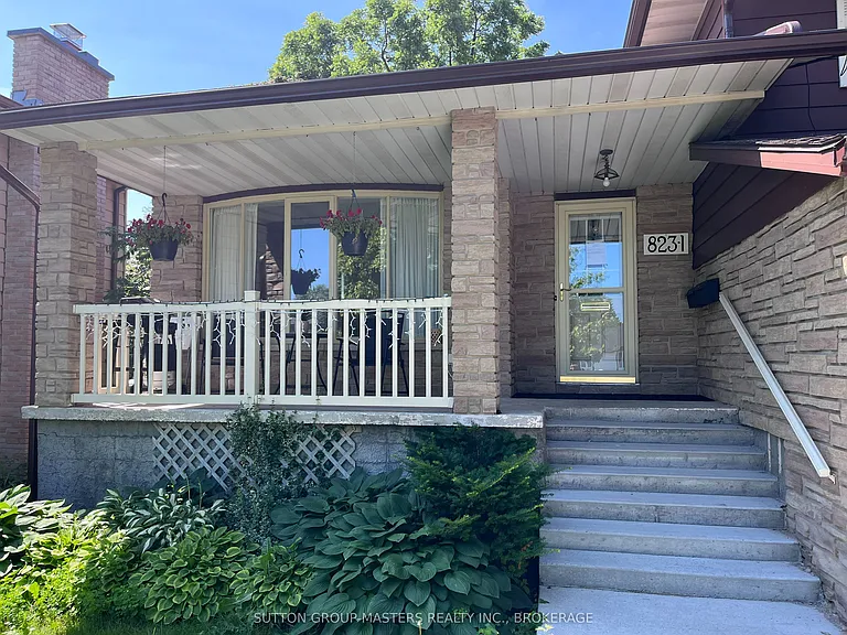823 Robson Pl — Photo 2